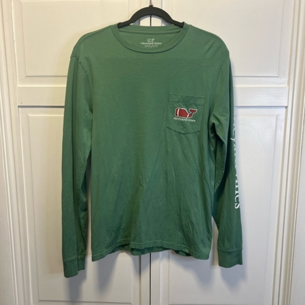 Vineyard Vines Men's Football Whale Long Sleeve Tee Size Men’s Small Color Green